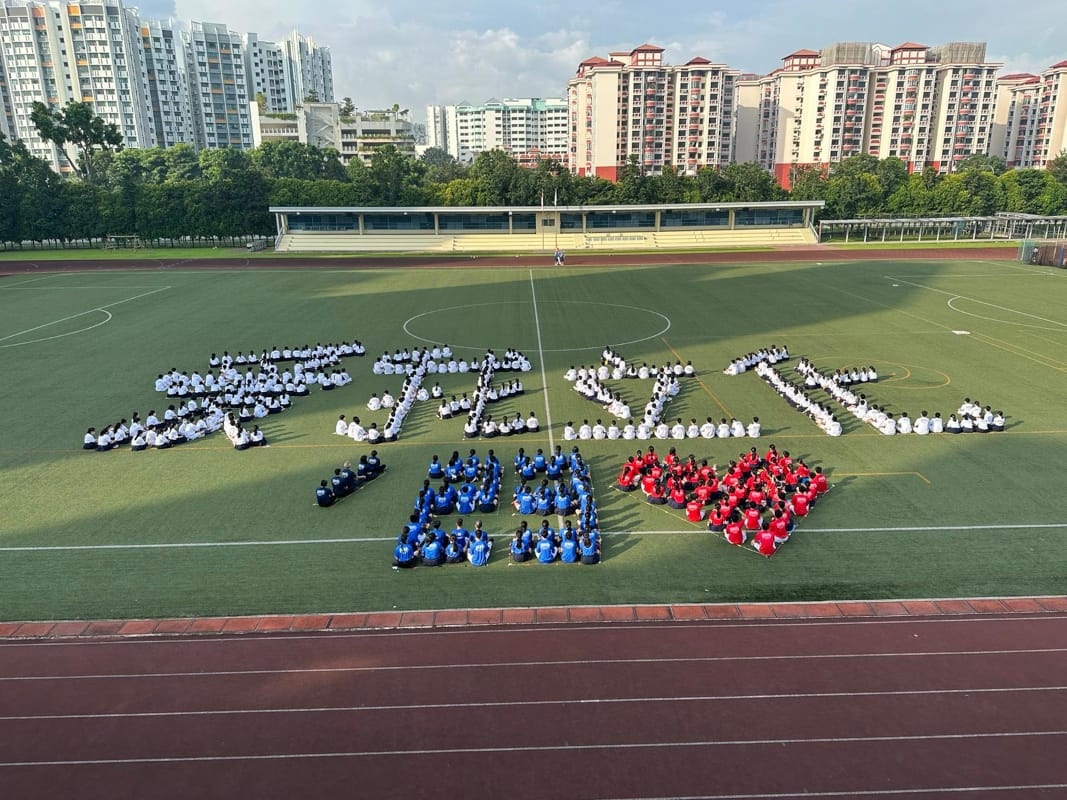 Mass formation at the school field